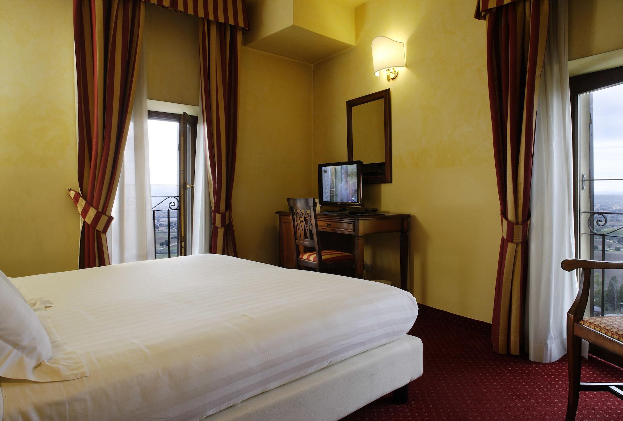 จอตโต โฮเต็ล แอนด์ สปา Hotel อัสซิซี ภายนอก รูปภาพ
